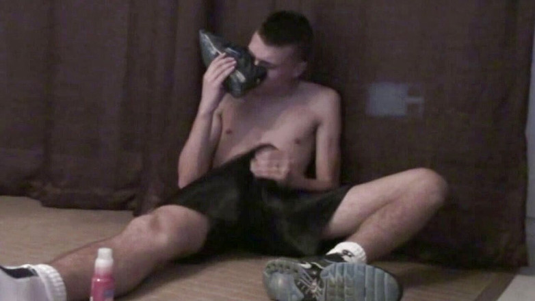 Sneaker gay: Masturbace čichání tenisek