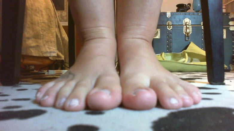 Nicoletta Embassi: Foot fetish humiliation