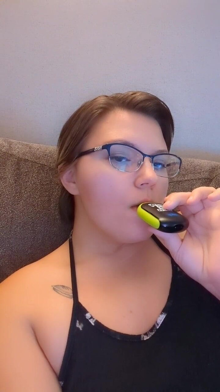 Funhousewife69: Oyuncağımla kendimi tatmin etmemin derlemesi kendimi sikiyorum ve emiyor