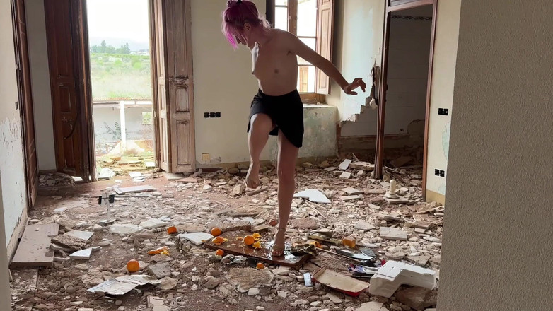 DINA LIGHT: 발 뒤꿈치 아래 으깬