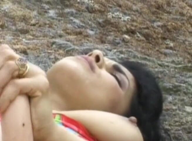 European Classics: Hot MILF and her dildo have beach party