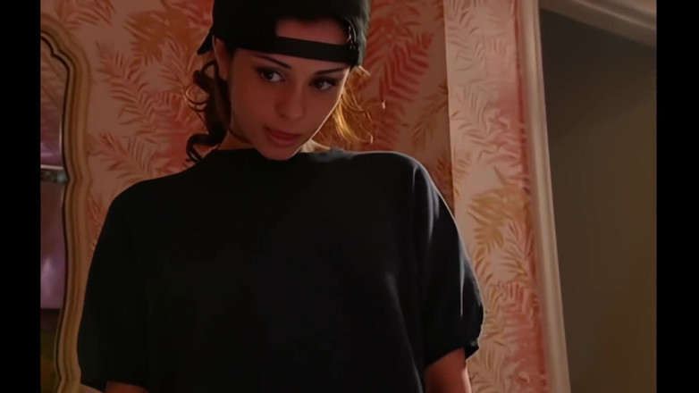 Pornobello: A Night of Hot Lesbian Experiences with Strapon for Luna...