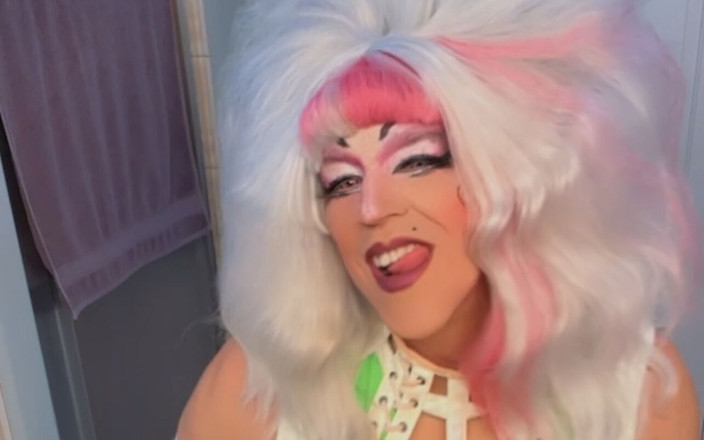 Shelly Robertss: Neon night