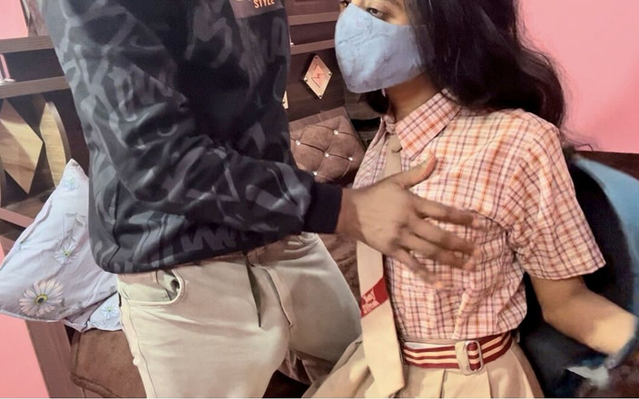 HotSihvani63: Moja przyrodnia siostra kazała mi oglądać porno, a następnie zmusiłem...