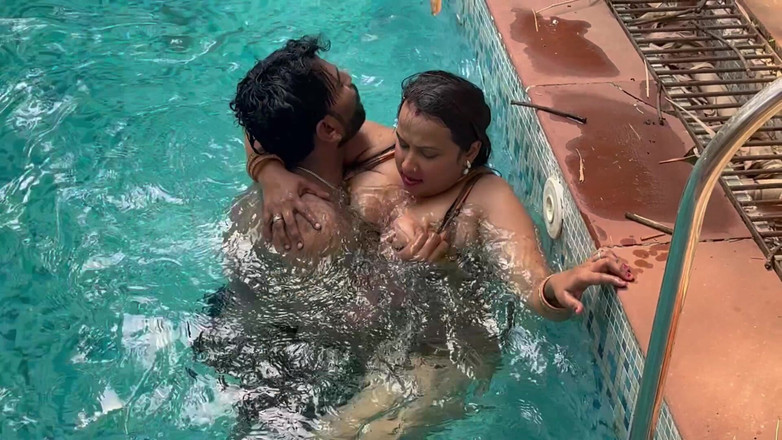 Kamasutra61: India caliente pareja folla en video completo en la piscina -...