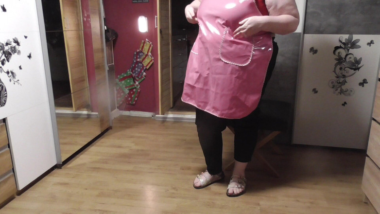 tammara big: În șorțul de cauciuc aplatizez papucii