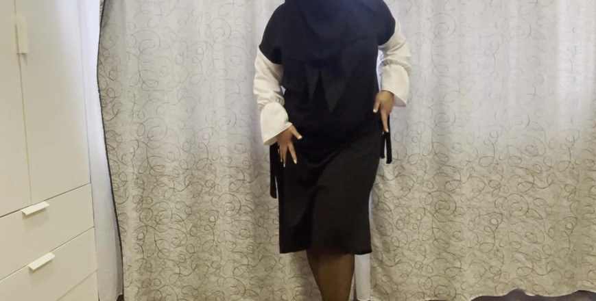 Lux Eva: Sorellastra araba in collant trans si masturba