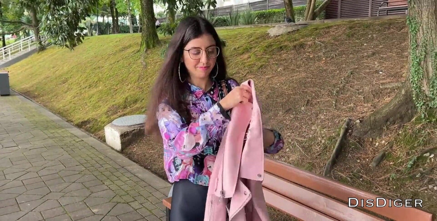 Dis Diger: Vyzvedl kočičky na ulici, ošukal ji a vystříkal se jí...