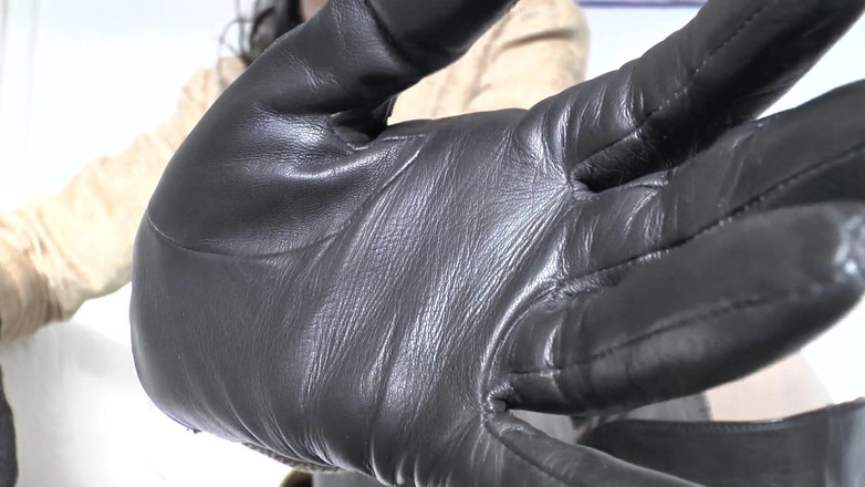 Lady Victoria Valente: Gıcırdayan deri eldivenler seni boşaltır, Lady Victoria Valente