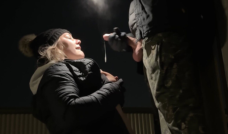 Mya Lane: 吮吸鸡巴并得到 0 度的乳房霜冻