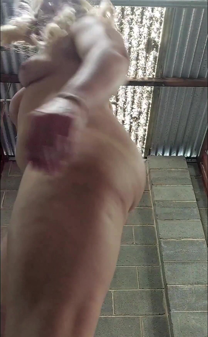 Michellexm: Nahé dřepy s análním kolíkem