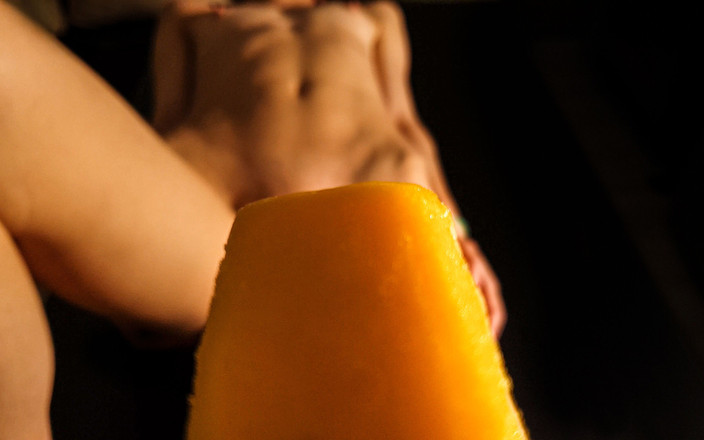 Tiny Teena: Ісі Лоллі дражнить гаряче тіло та рот