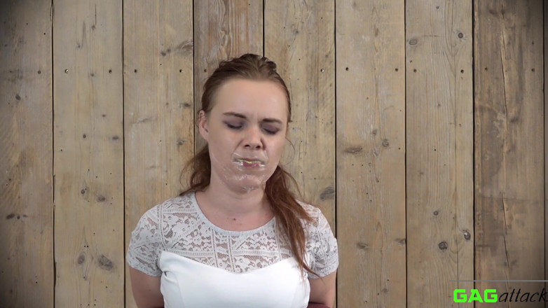 Gag Attack: Roxy - tegaderm tejp munkavlad