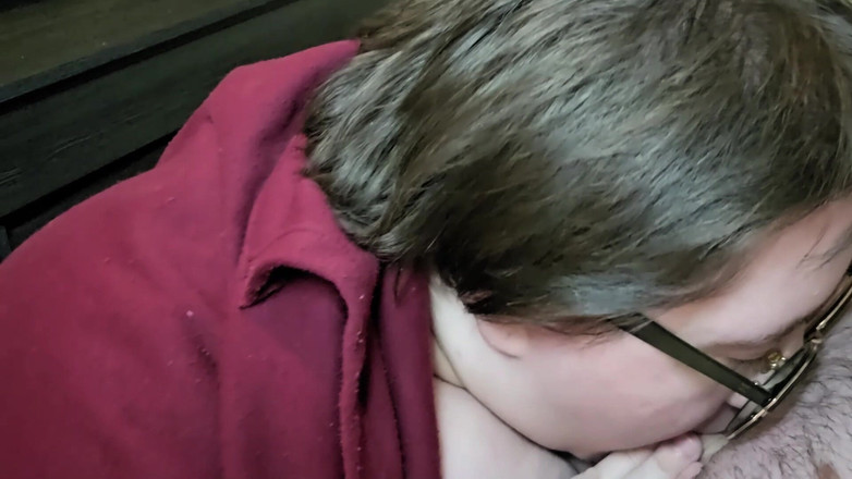 puppyrolls: Aku suka banget nyepong kontol dengan ngisap kontol