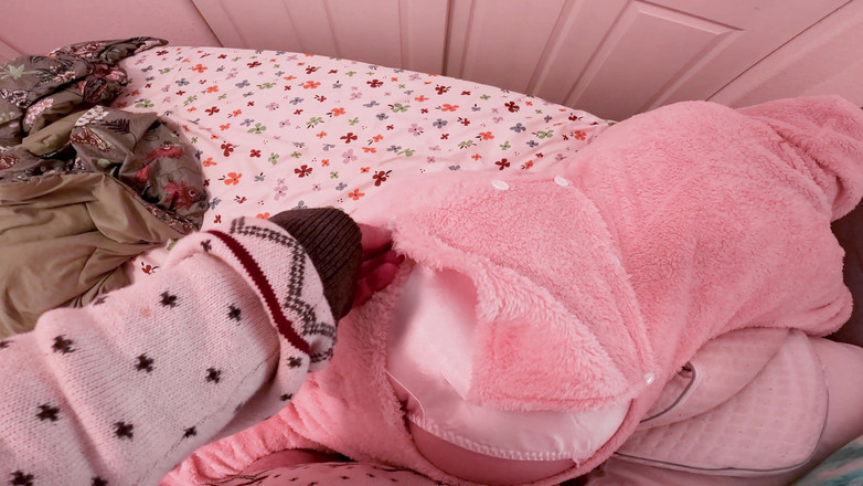 Erin Electra: トリック・オア・トリートの前に遊んだりセックスしたりする義理の兄弟と義理の妹