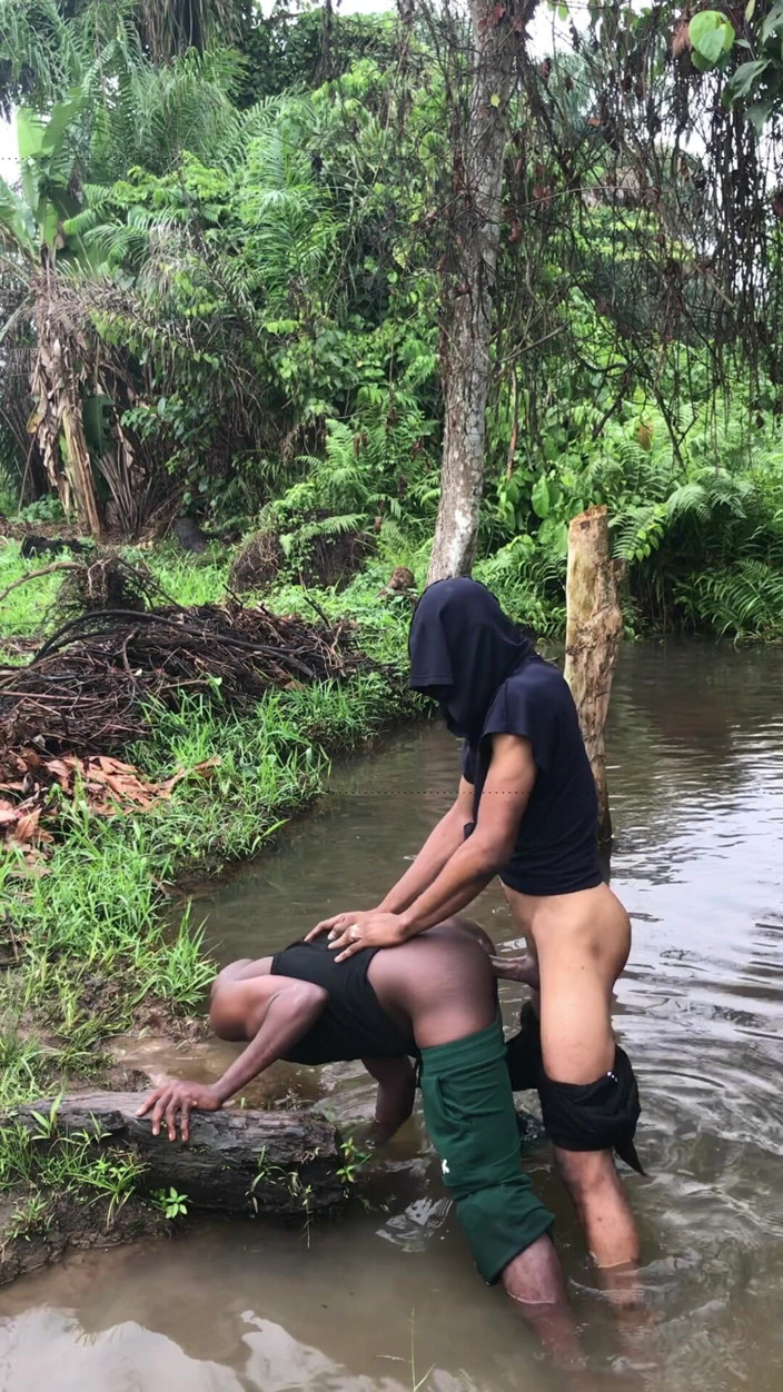 Sexylary: Nigerians Boys Where Caught Having Sex Inside a Swamp River...