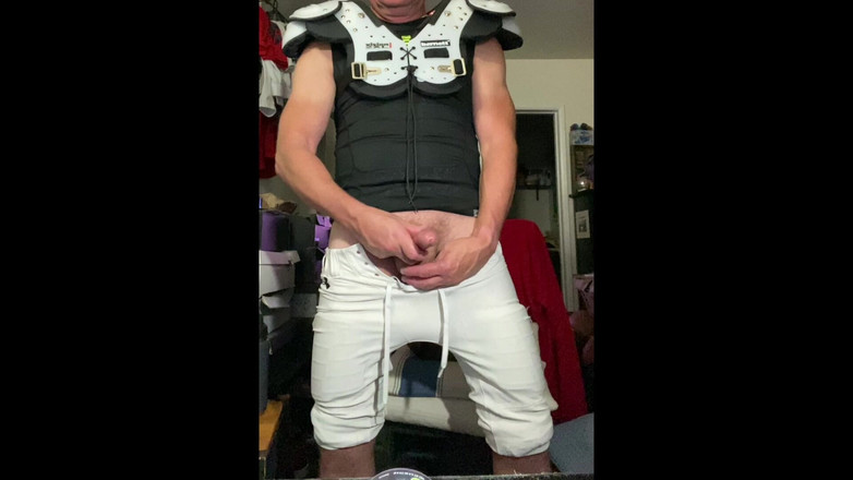 JockDad87: 淫荡 dilf jockdad87 再次穿着他的足球装备撸管