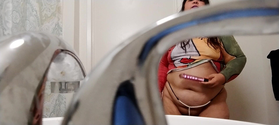 Bridivine: Watch Me Bridivine Masturbating with My Big Dildo