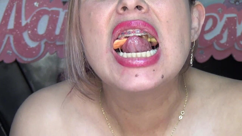 Angel eyes studio: 大きなピザを丸ごと飲み込む