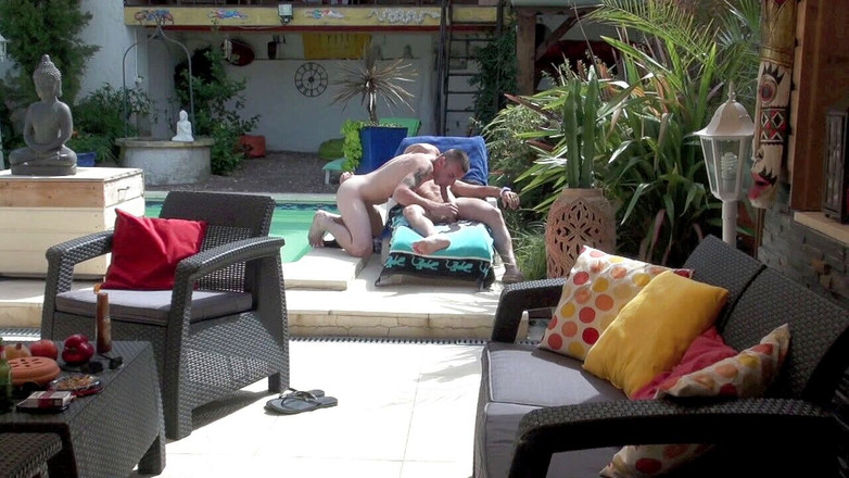 Crunch Boy: Xavio吮吸他的流浪朋友，但我惊喜地来到这里