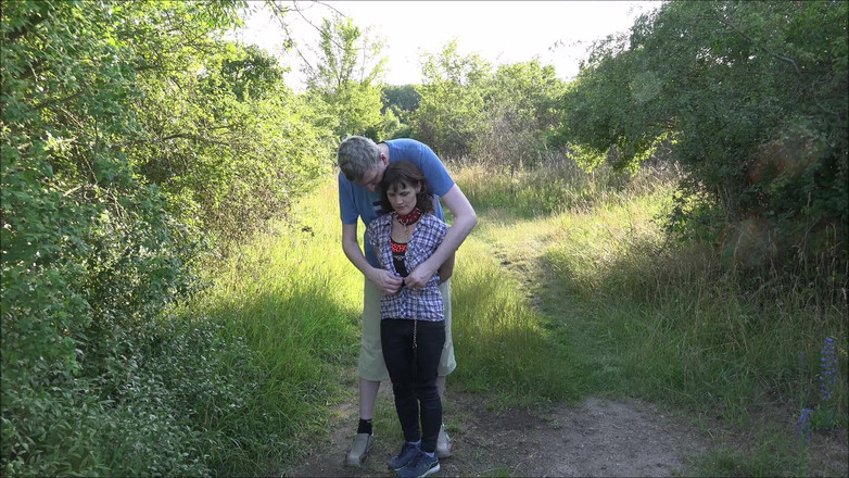 Slave Jenni: Används i koppel av Mina mästare i parken