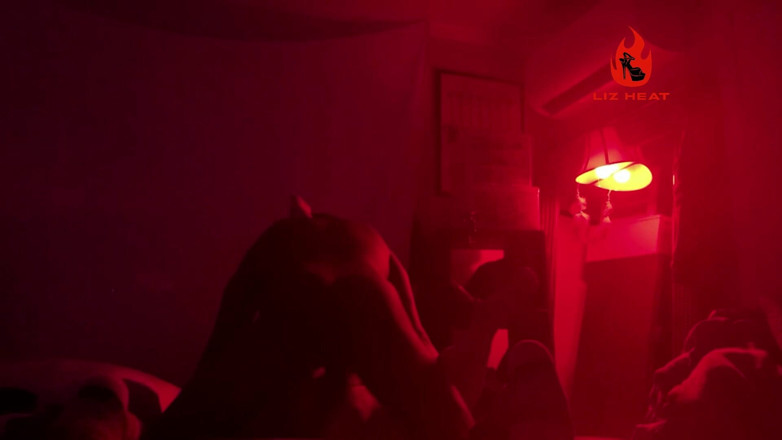 Liz Heat: Madura prostituta esposa - noite da luz vermelha