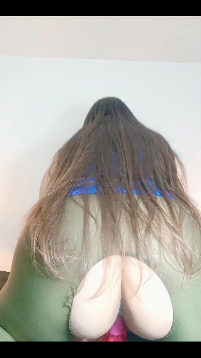 Valery Saenz xxx: 荡妇人妻用丰富的视频勾引她老公的主管