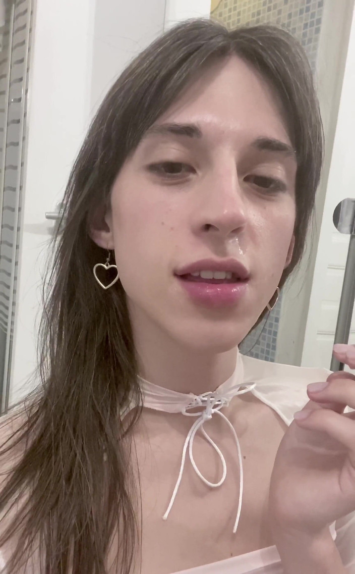 nbnabunny: 我勾引了我的一个邻居，他英语不太会说，但射在我脸上很多