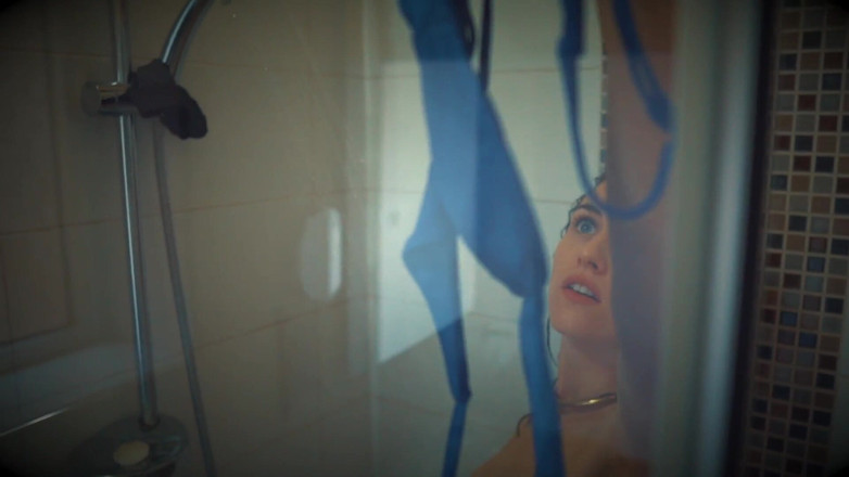 Piper Blush: Taking a Shower with Piper