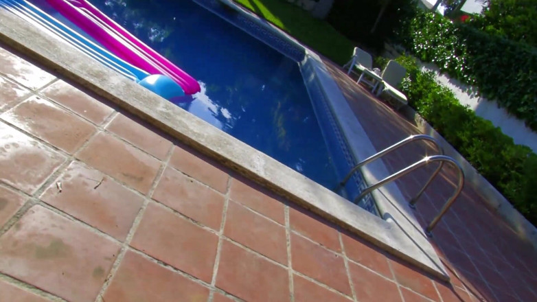 Young Sinner: A super fuck in the pool before the snack