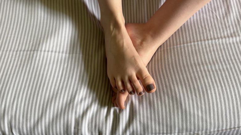 Gloria Gimson: Mistress masíruje nohy krémem pro péči o nohy v sólo -...