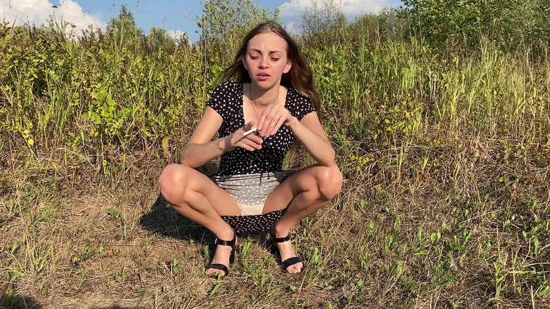 AnnetMoroz: Sigara içme ve tükürme fetişi