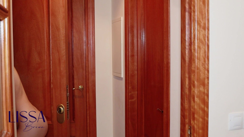 Lissa Brown: ドアが閉まり、部屋から締め出された