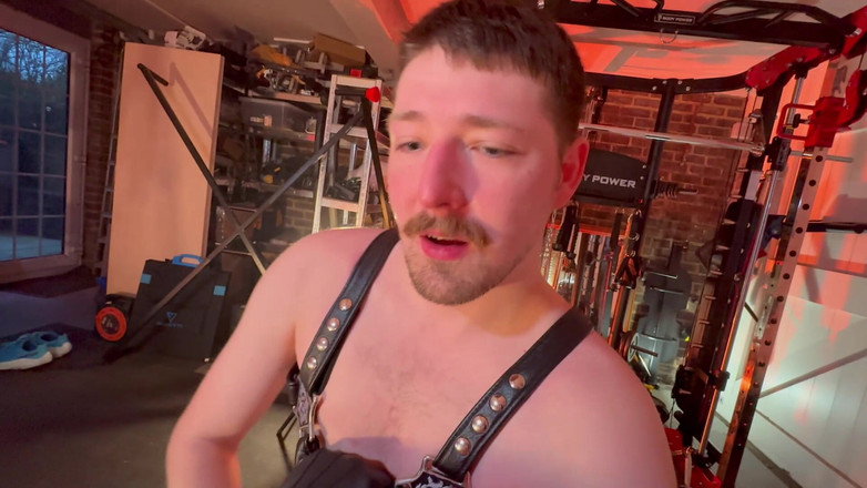 Bob Steel: Bear Stuart a Bob Kouří doutníky