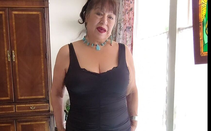 Zilah Luz: Di usia 71 tahun, aku merasa sangat nakal melucuti gaunku &amp; menunjukkan...