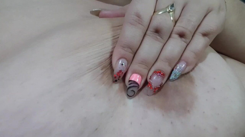 LoraBbw: Kiểm tra cận cảnh bộ ngực