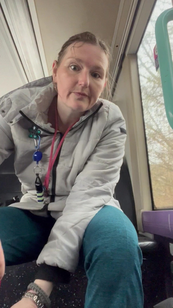 MistressWriggler: Tette nude come un segaiolo nell'autobus! Gioco con le mie...