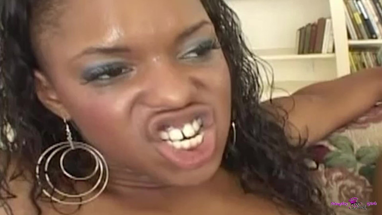 Naughty Black Girls: 그룹 섹스 이중 삽입에서 인종 간 배고픈 남자 사이에 끼인 큰 엉덩이 Marie Luv.