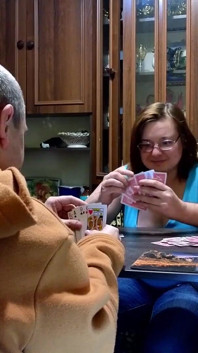 Perdido en las cartas, pero terminó en toda su cara!