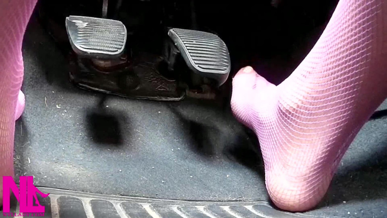 Nyllady: Sensual pedalando em minhas meias rosa
