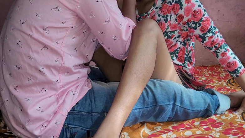 Your kavita bhabhi: Bhabhi desi menonton seksi apabila abang iparnya datang dan meninggalkannya