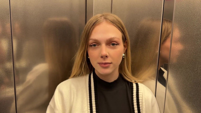 Arisha Mills: Ho incontrato un ex compagna di classe in ascensore e...