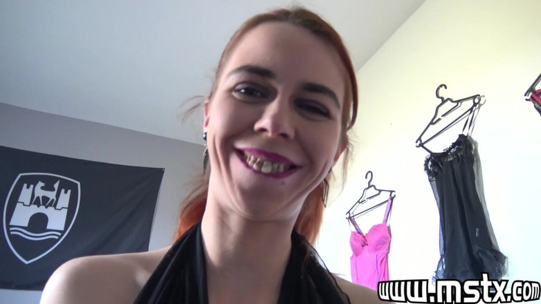 MSTX: Bakış açısında güzel bir kızıl saçlı