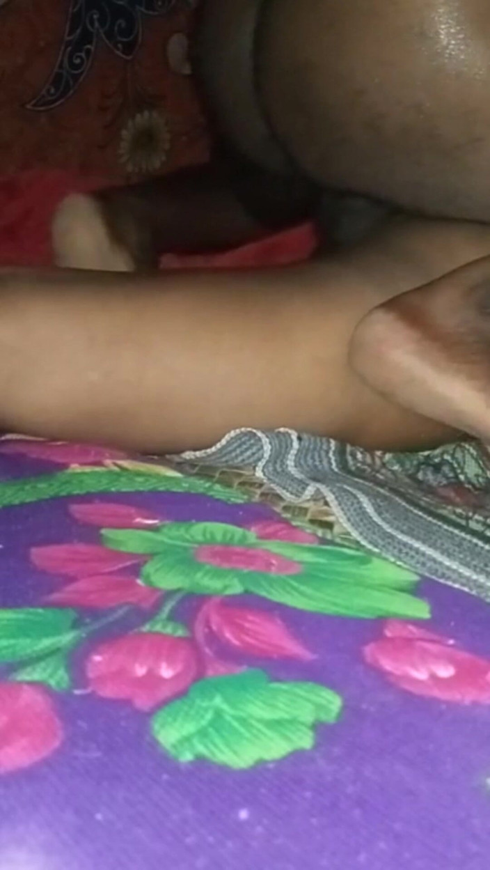 YangZi 69: La chatte de Yangzi squirte après s’être fait baiser par...