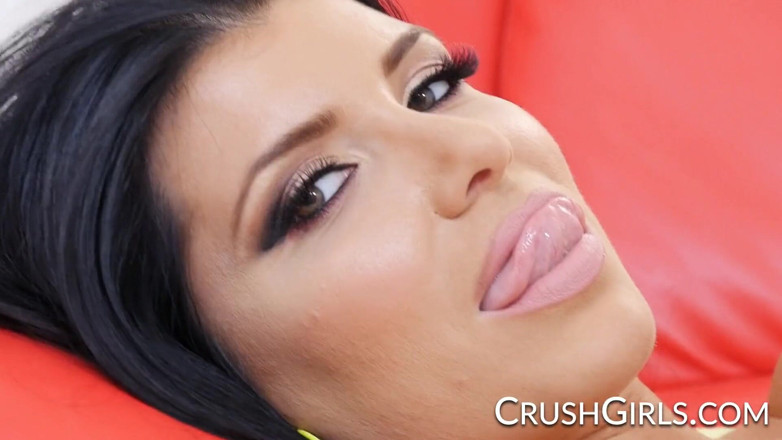 Crush Girls: Big tit pornstar Romi Rain has an oral fixation