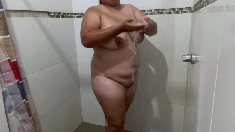 Stepmom_with_big_tits: Que corpo rico meu vizinho tem, eu entro em sua...