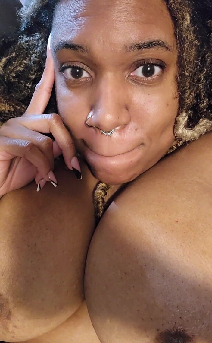 Josie4yourpleasure: 今晚我会上直播的！