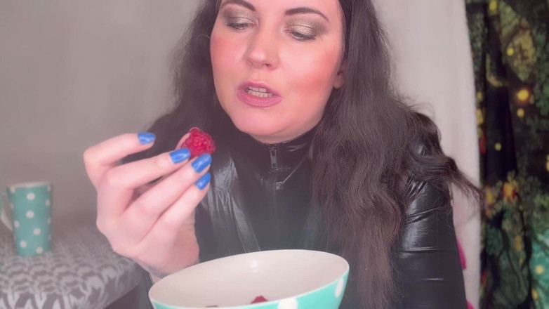 MissFFW: 라즈베리를 먹는 미스 Ffw Asmr