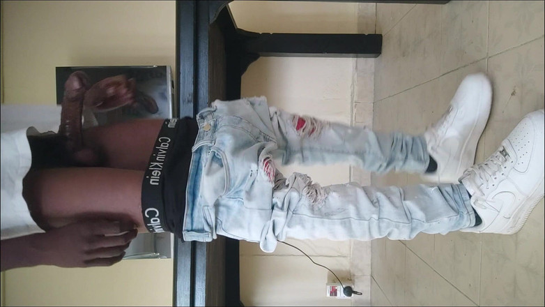 Gay black steel Africa: Schwarzer Mit Riesigem Schwanz in Straßenkleidung Wichst Und Kommt (4)