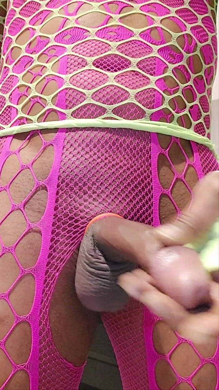 Milah CrossxxX: Il mio vicino mi insulta e mi sputa davanti alla...